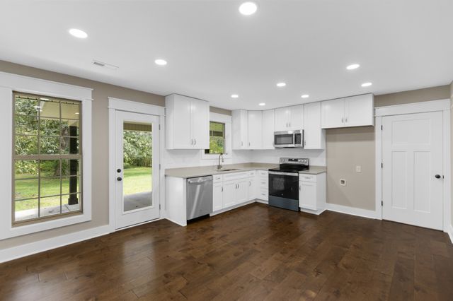204 Foxboro Ln, Tullahoma, TN 37388