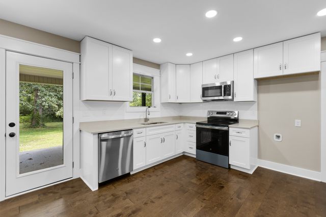 204 Foxboro Ln, Tullahoma, TN 37388
