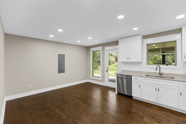 204 Foxboro Ln, Tullahoma, TN 37388