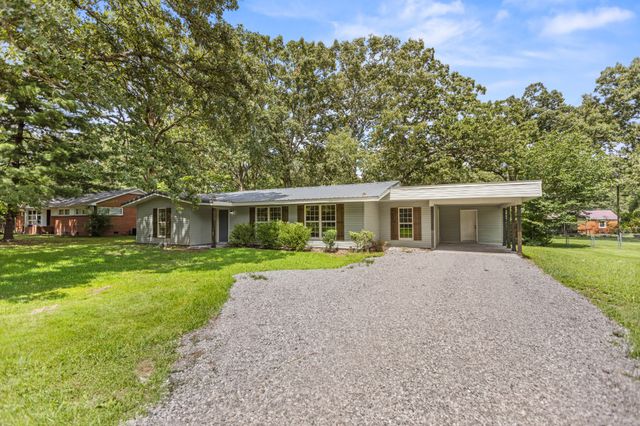 204 Foxboro Ln, Tullahoma, TN 37388