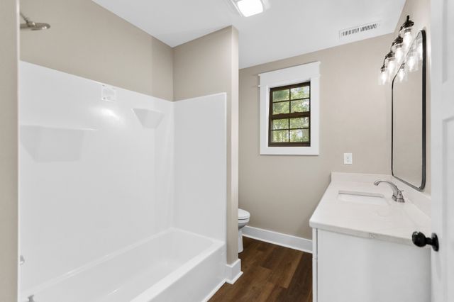 204 Foxboro Ln, Tullahoma, TN 37388