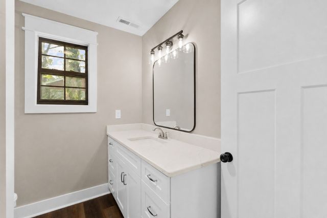 204 Foxboro Ln, Tullahoma, TN 37388