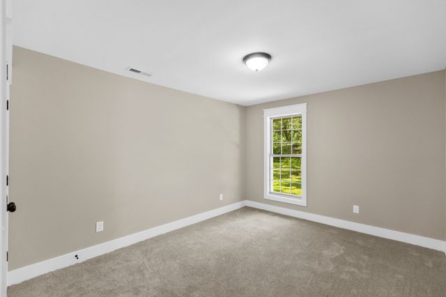 204 Foxboro Ln, Tullahoma, TN 37388