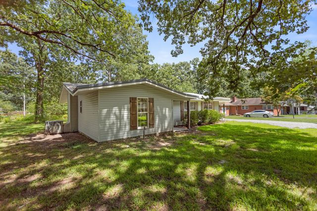 204 Foxboro Ln, Tullahoma, TN 37388