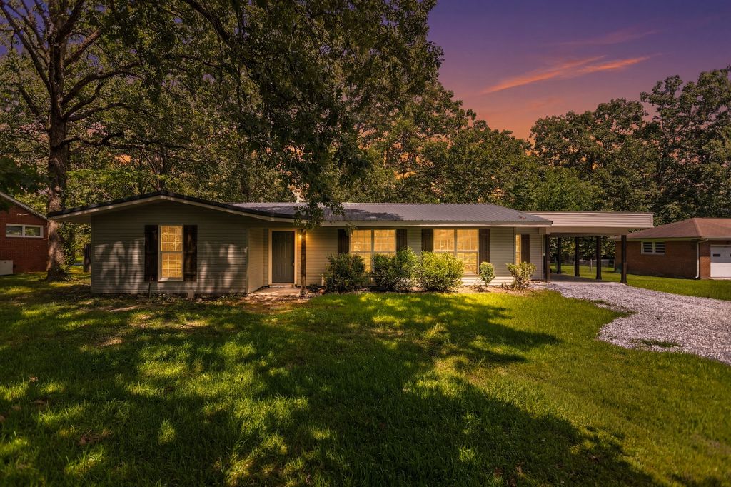 204 Foxboro Ln, Tullahoma, TN 37388