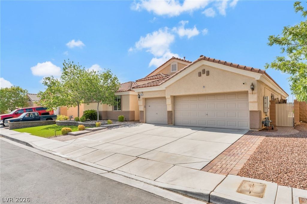 109 Whitetail Archery Avenue, North Las Vegas, NV 89084 — photo 2