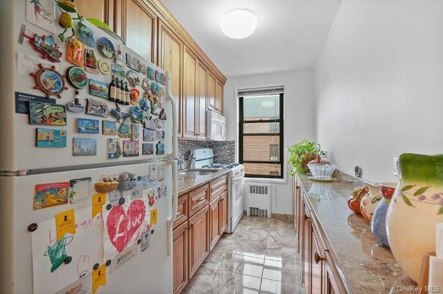 64-00 Saunders Street 5-C, Rego Park, NY 11374