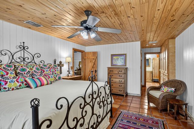 710 Sandy Harbor DR, Horseshoe Bay, TX 78657