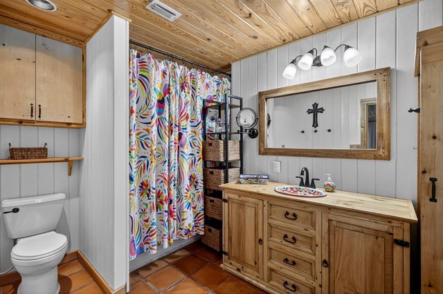 710 Sandy Harbor DR, Horseshoe Bay, TX 78657