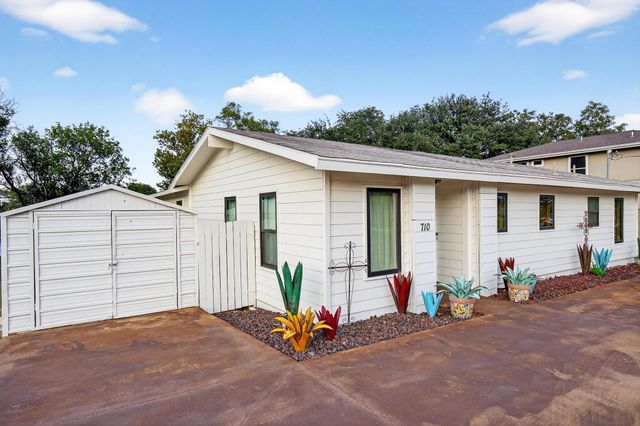 710 Sandy Harbor DR, Horseshoe Bay, TX 78657