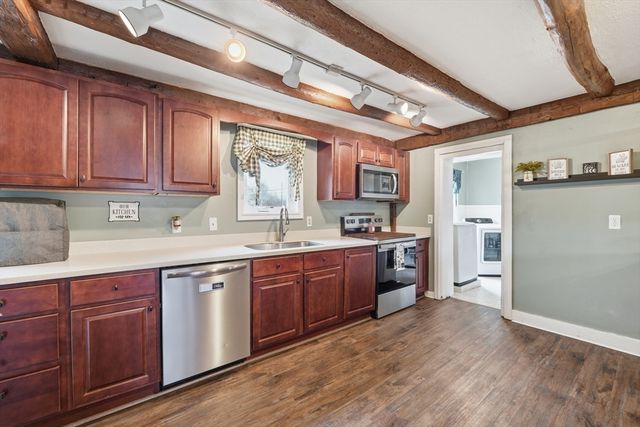 79 State Rd, Whately, MA 01093