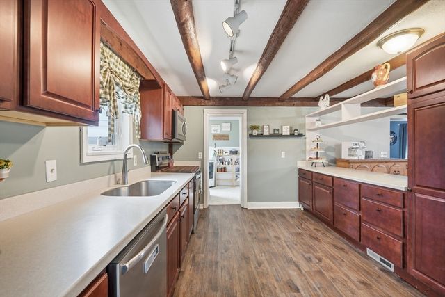 79 State Rd, Whately, MA 01093