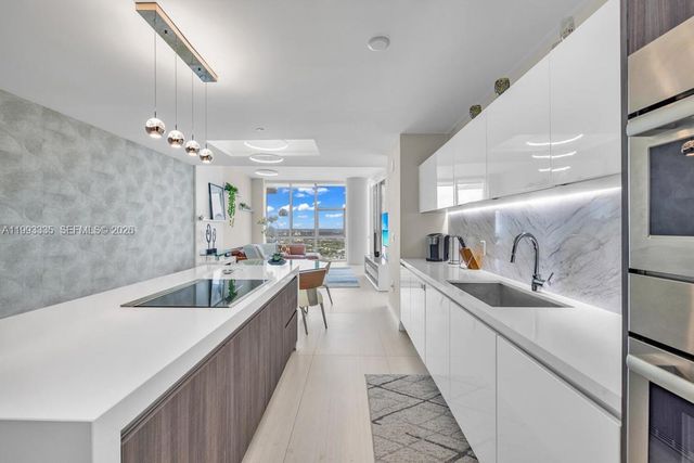 851 NE 1st Ave 3401, Miami, FL 33132