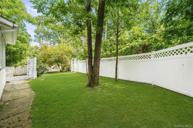 4 Hillside Trail, Monroe, NY 10950