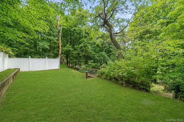 4 Hillside Trail, Monroe, NY 10950