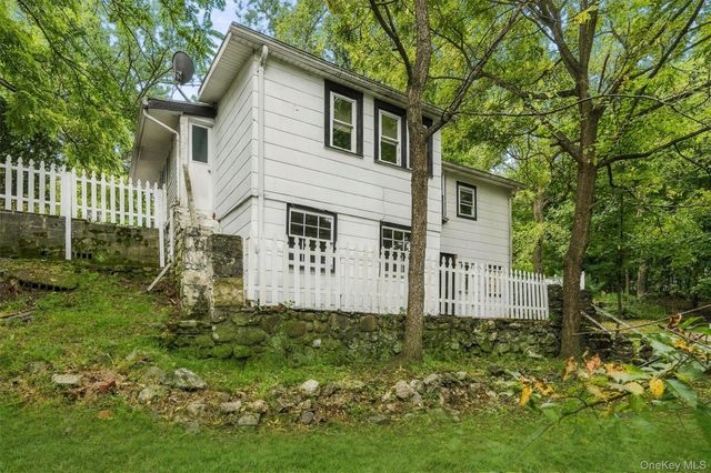 4 Hillside Trail, Monroe, NY 10950