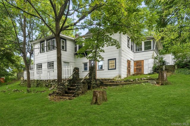 4 Hillside Trail, Monroe, NY 10950