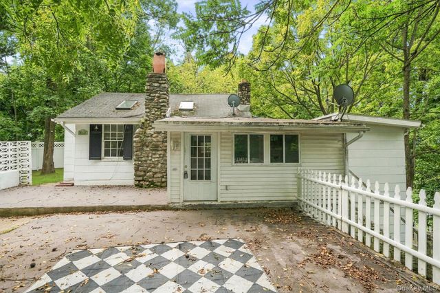 4 Hillside Trail, Monroe, NY 10950
