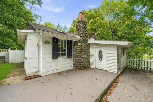4 Hillside Trail, Monroe, NY 10950