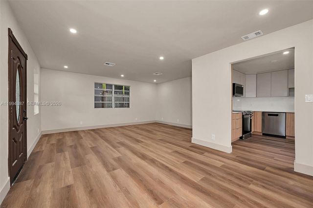 5632 SW 19th St, West Park, FL 33023