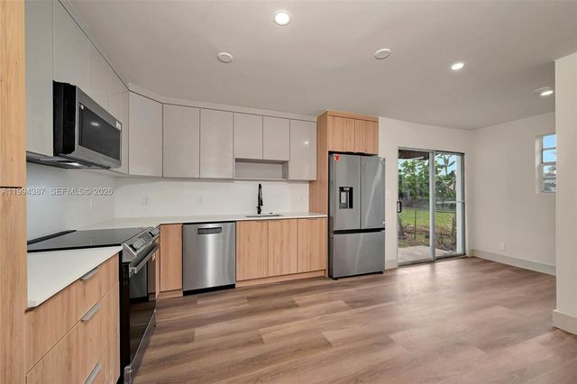 5632 SW 19th St, West Park, FL 33023