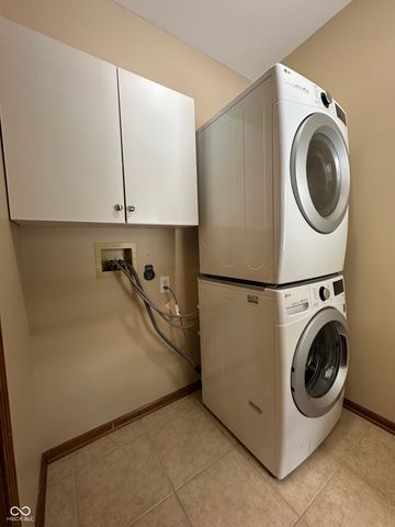 9233 Lakewind Court, Indianapolis, IN 46256