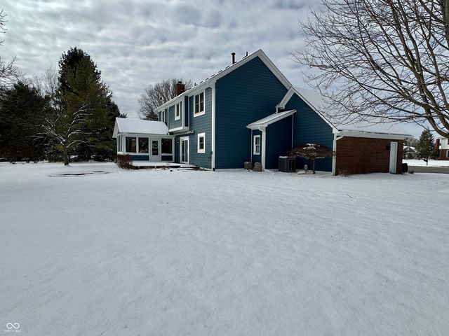 9233 Lakewind Court, Indianapolis, IN 46256