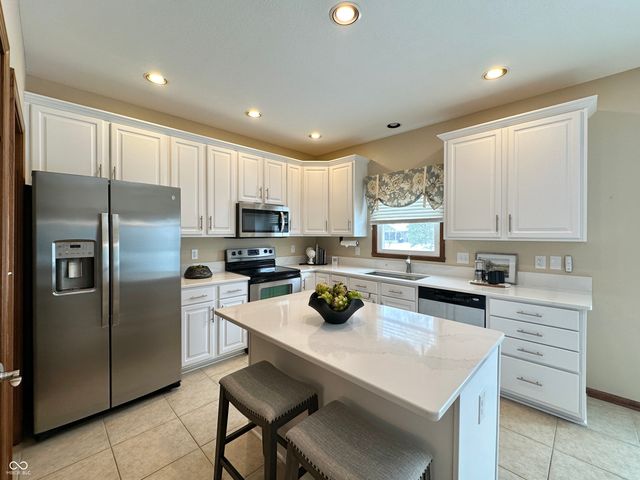 9233 Lakewind Court, Indianapolis, IN 46256