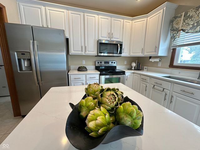 9233 Lakewind Court, Indianapolis, IN 46256