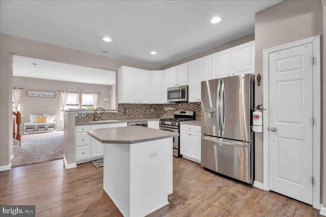 4 HURFF CT, Swedesboro, NJ 08085