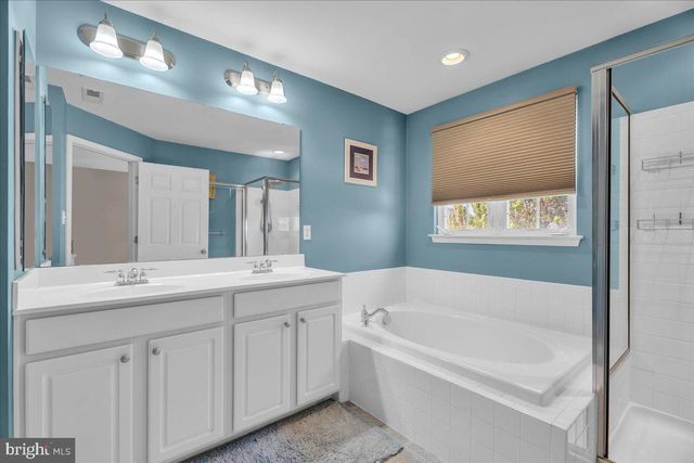 4 HURFF CT, Swedesboro, NJ 08085