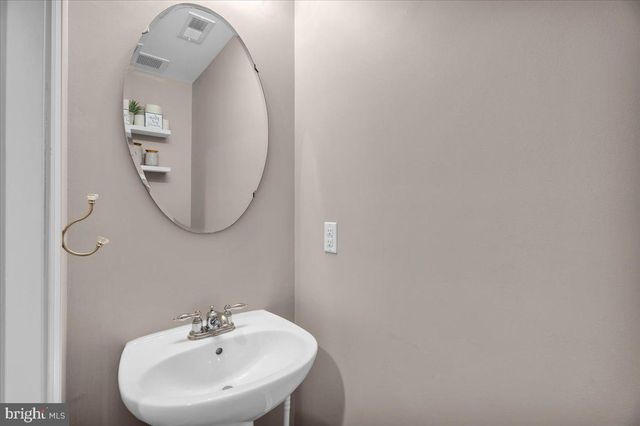 4 HURFF CT, Swedesboro, NJ 08085