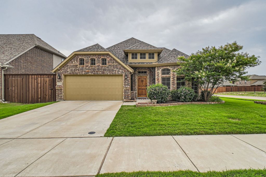 11741 Buckthorn Drive, Fort Worth, TX 76108