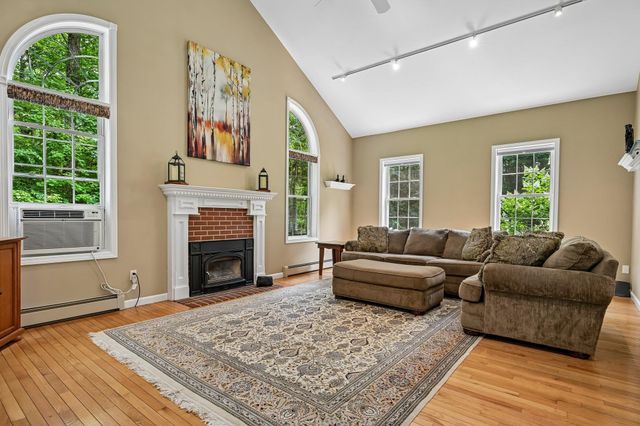 15 Emerald Drive, Danville, NH 03819