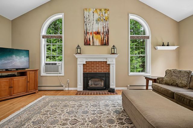 15 Emerald Drive, Danville, NH 03819