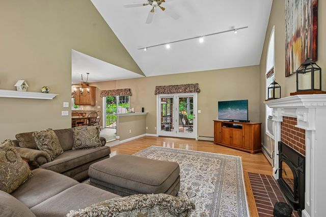 15 Emerald Drive, Danville, NH 03819