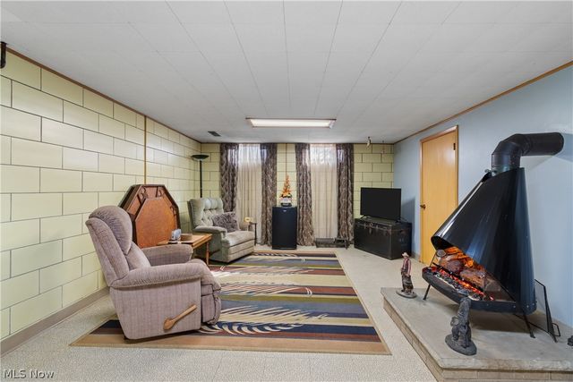 415 Valeside Avenue NE, Massillon, OH 44646