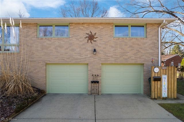 415 Valeside Avenue NE, Massillon, OH 44646