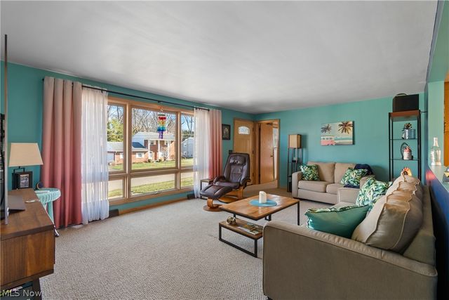 415 Valeside Avenue NE, Massillon, OH 44646