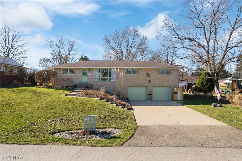 415 Valeside Avenue NE, Massillon, OH 44646