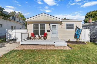 985 E Jarvis Avenue, Hazel Park, MI 48030