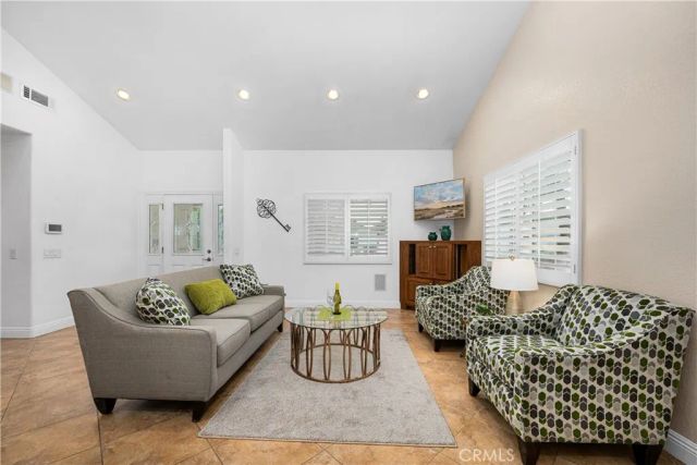 3702 Petaluma, Long Beach, CA 90808