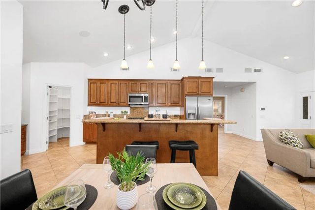 3702 Petaluma, Long Beach, CA 90808