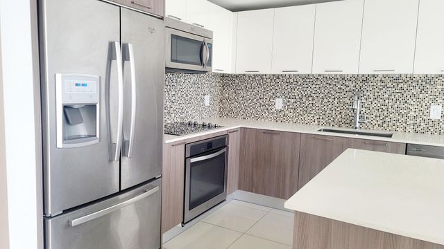 5252 NW 85th Avenue 1208, Doral, FL 33166