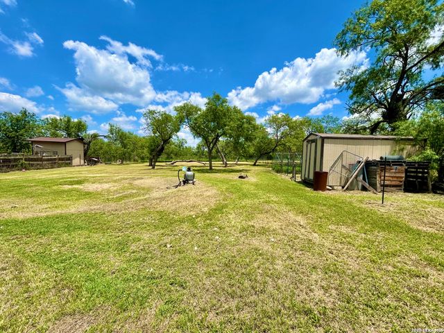 115 E 4TH ST, Natalia, TX 78059