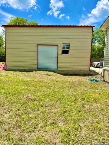 115 E 4TH ST, Natalia, TX 78059