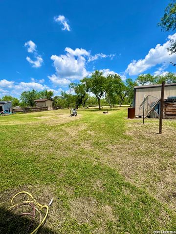 115 E 4TH ST, Natalia, TX 78059