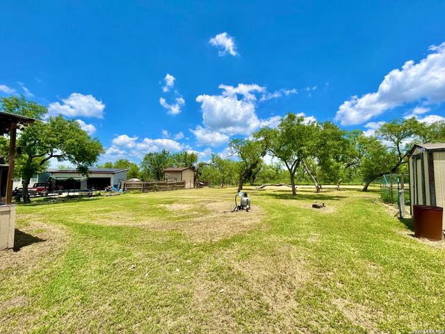 115 E 4TH ST, Natalia, TX 78059