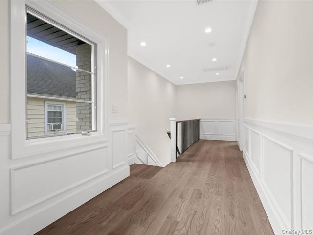 7 Floyd, Great Neck, NY 11024