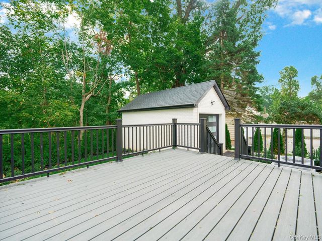 7 Floyd, Great Neck, NY 11024